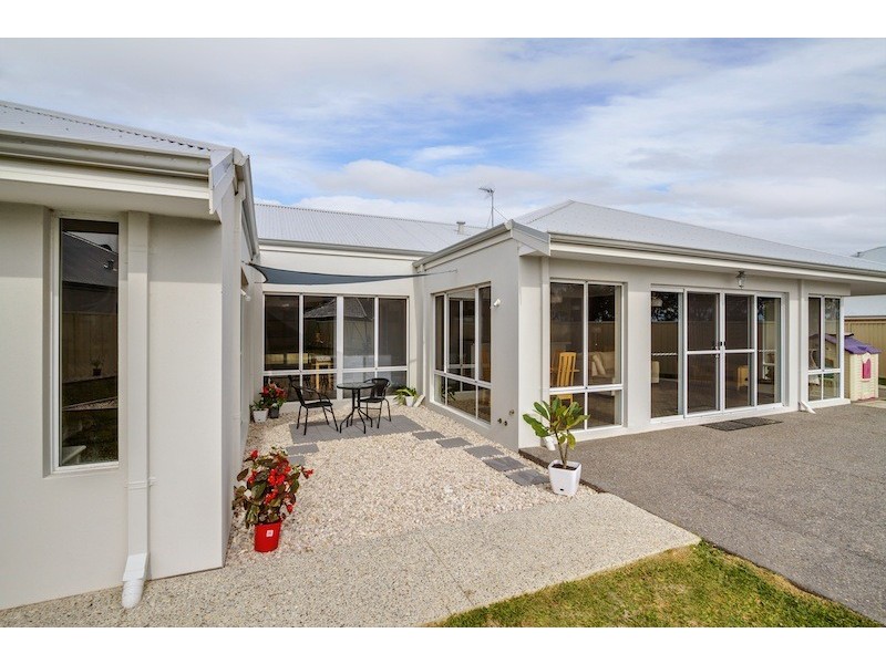 12 Blue Manna Mews, Geographe WA 6280