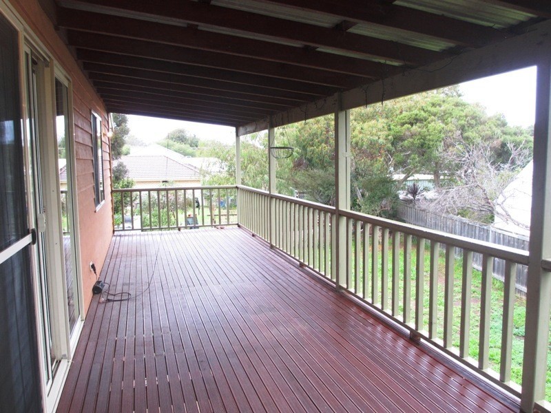 8 Swallow Cove, Dunsborough WA 6281