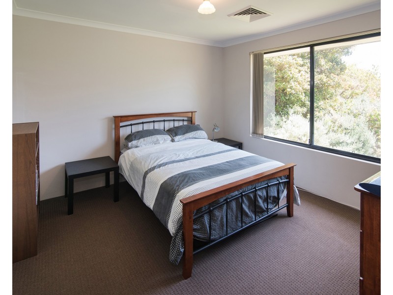 1 Falcon Drive, Broadwater WA 6280