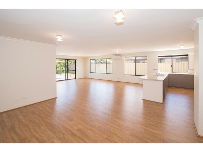 12 Captain Gill Brace, Broadwater WA 6280