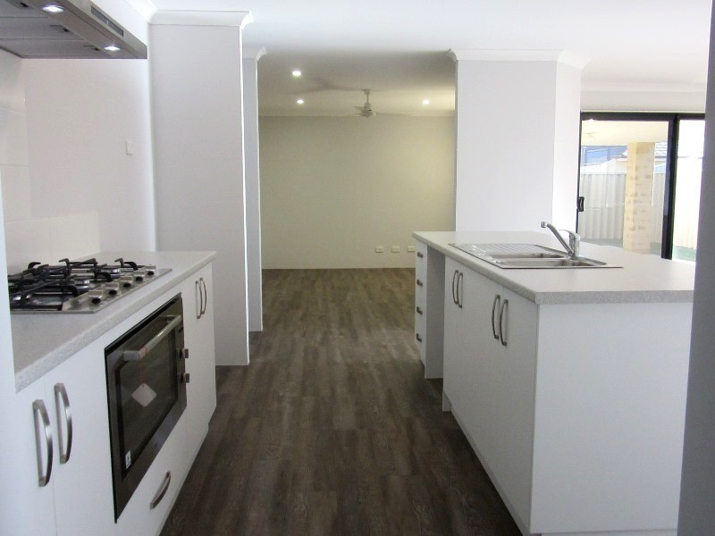 9 Toulon Way, Yalyalup WA 6280