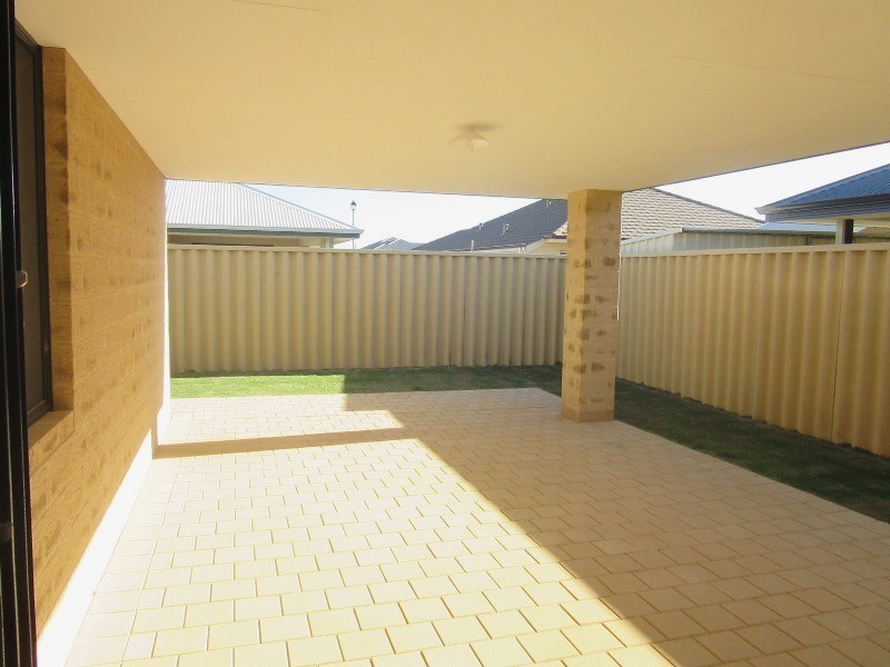 9 Toulon Way, Yalyalup WA 6280