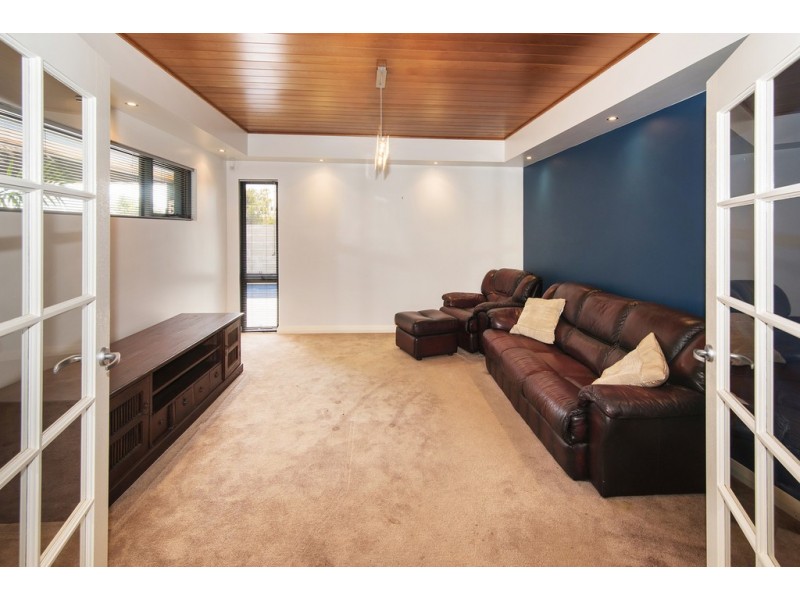 11 Higgins Drive, Broadwater WA 6280