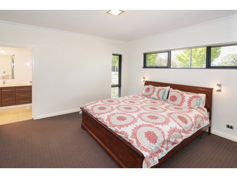 11 Higgins Drive, Broadwater WA 6280