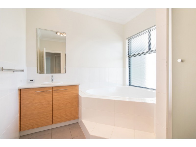 11 Higgins Drive, Broadwater WA 6280