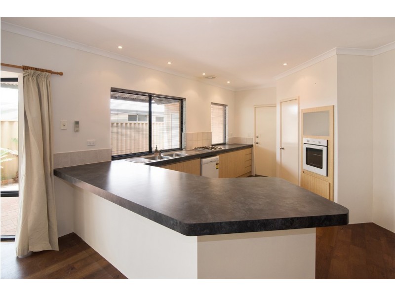 10 Kooljak Road, Broadwater WA 6280