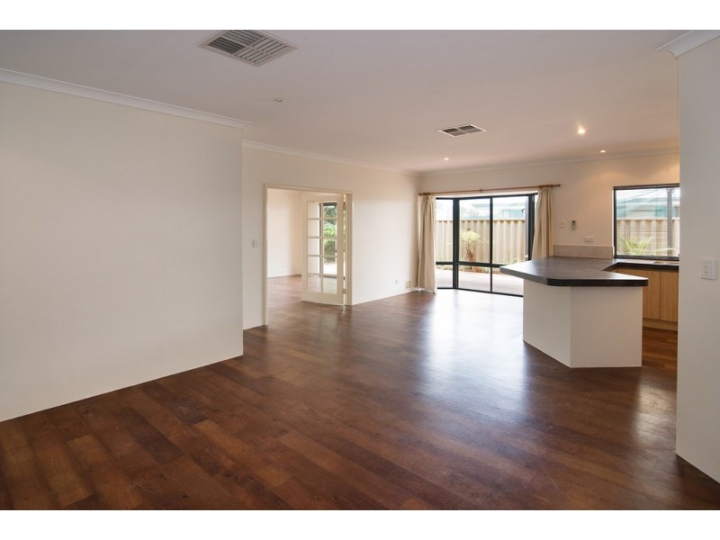 10 Kooljak Road, Broadwater WA 6280