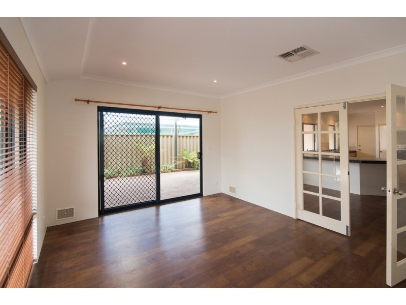 10 Kooljak Road, Broadwater WA 6280