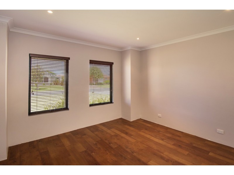 10 Kooljak Road, Broadwater WA 6280