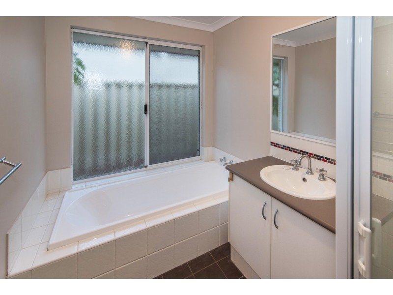 7 Hibbertia Green, Broadwater WA 6280