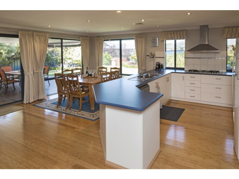 7 Esperia Close, West Busselton WA 6280