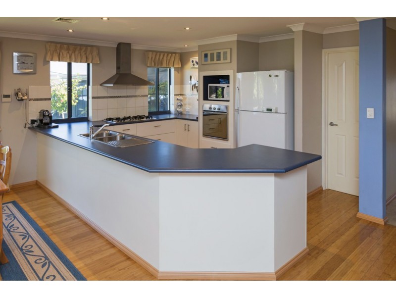 7 Esperia Close, West Busselton WA 6280