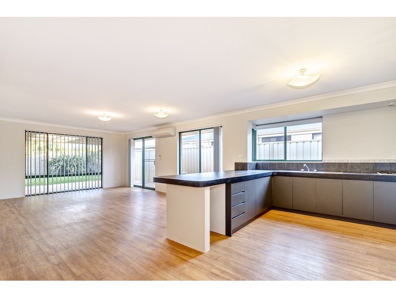 6 Honeyeater Crescent, Geographe WA 6280