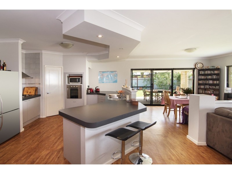 15 Currawong Drive, Broadwater WA 6280