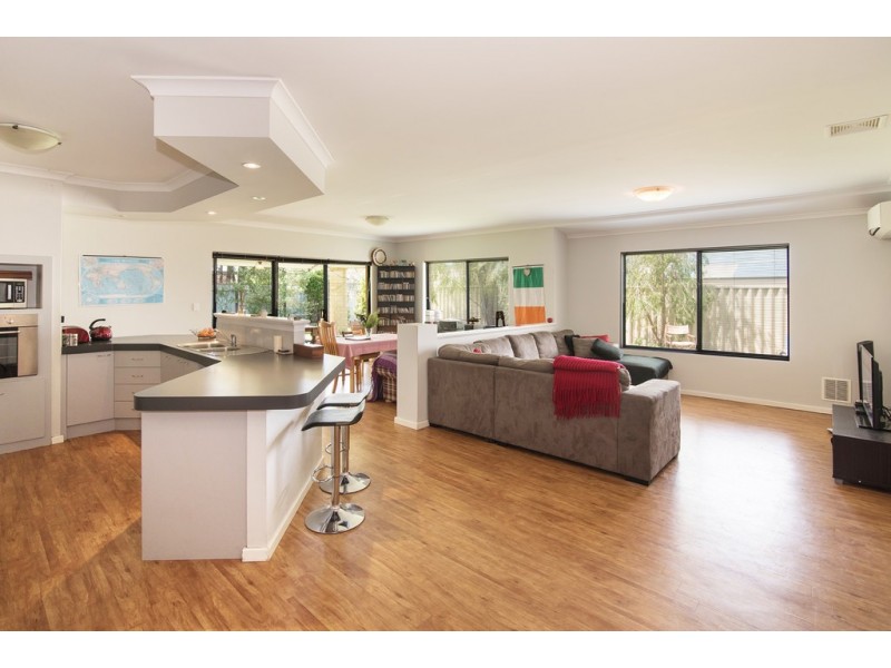 15 Currawong Drive, Broadwater WA 6280