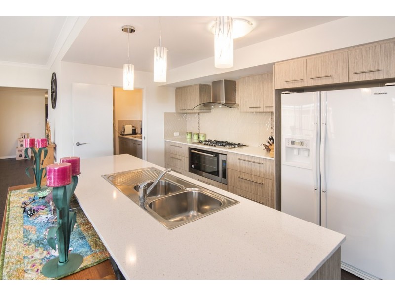 15 Toulon Way, Yalyalup WA 6280