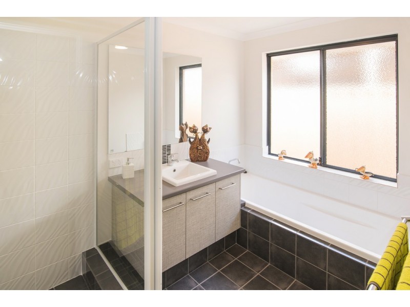 15 Toulon Way, Yalyalup WA 6280