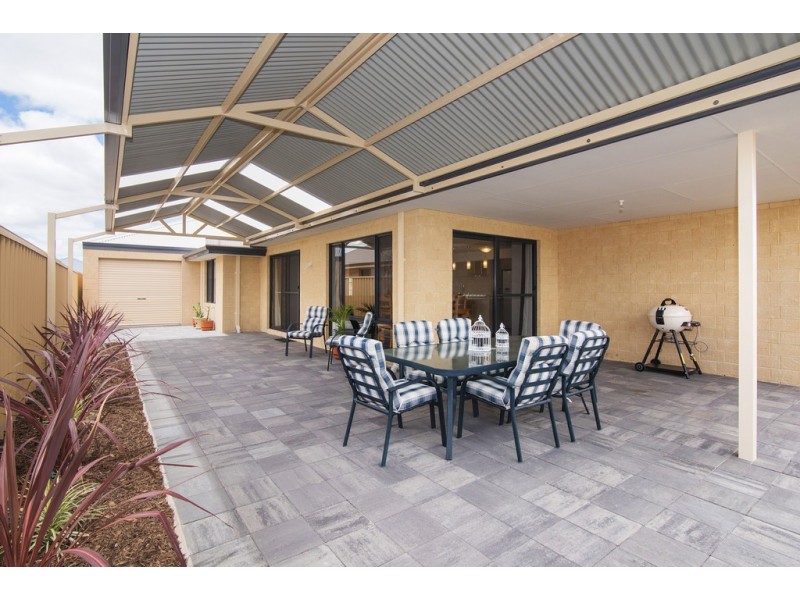 15 Toulon Way, Yalyalup WA 6280