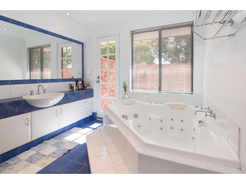 28 Kalgaritch Avenue, West Busselton WA 6280