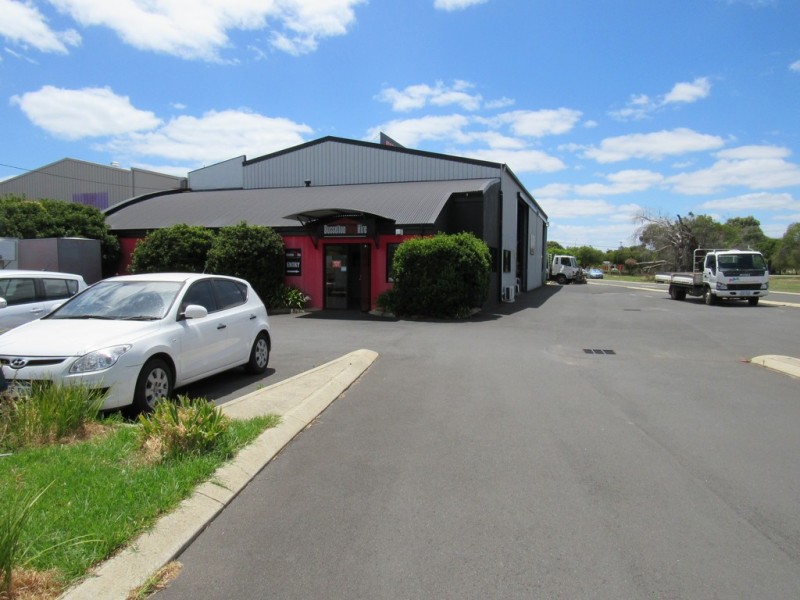 11 Bradman Street, Busselton WA 6280