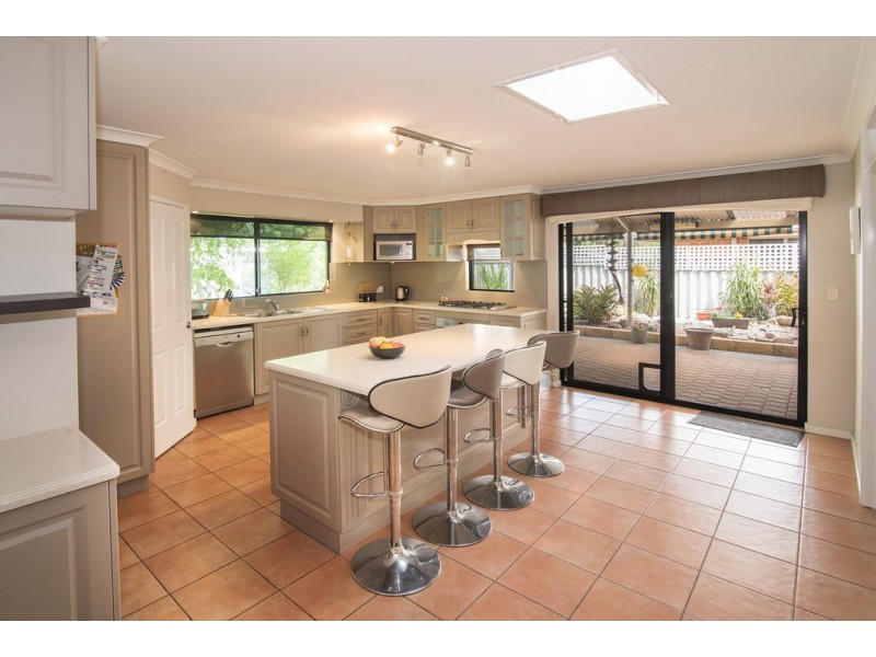 14 Canterbury Place, West Busselton WA 6280