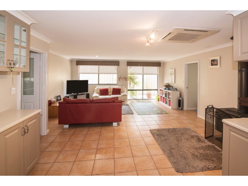 14 Canterbury Place, West Busselton WA 6280