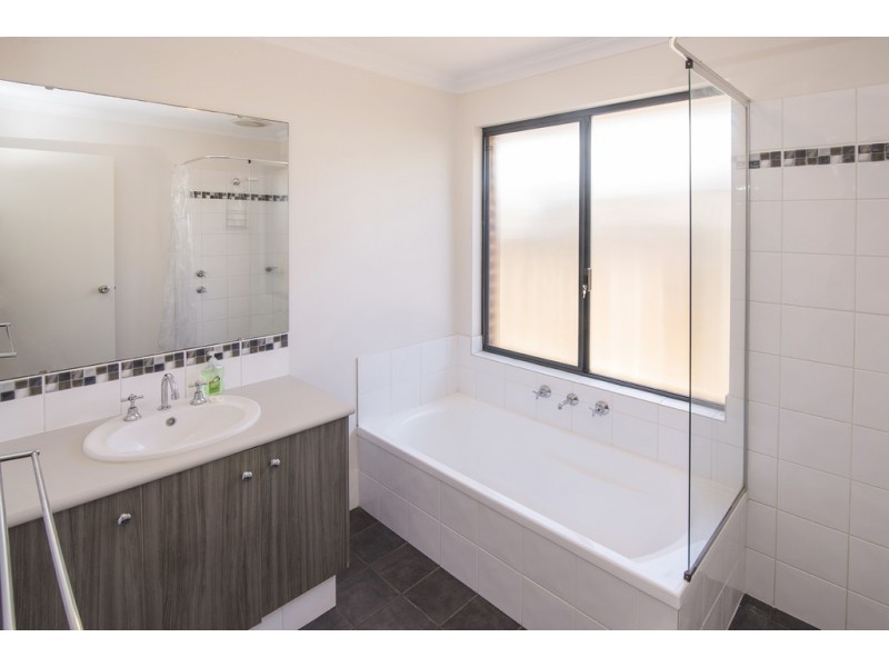 19 Stockyard Lane, Geographe WA 6280