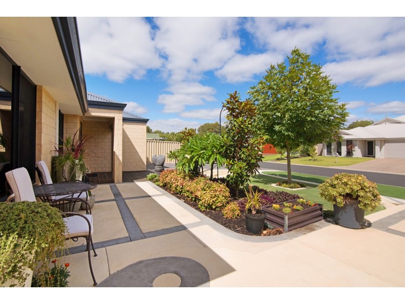 13 Kooljak Road, Broadwater WA 6280