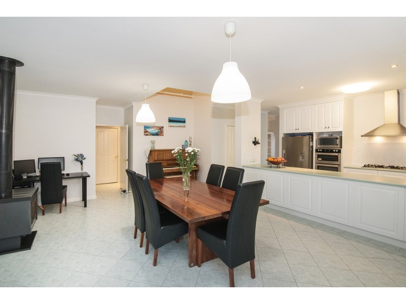 2 Casuarina Drive, Geographe WA 6280