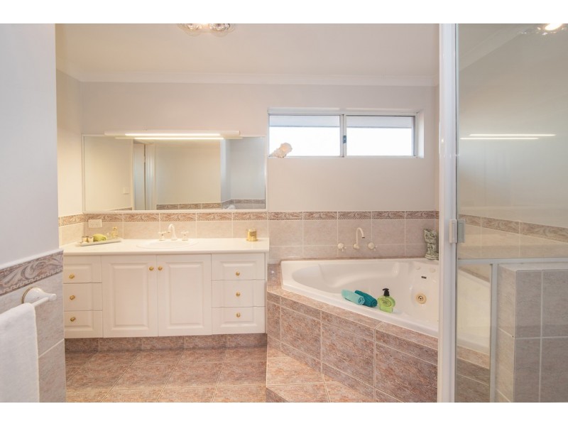 2 Casuarina Drive, Geographe WA 6280