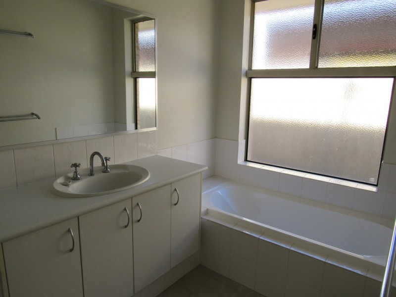 24 Clematis Way, Broadwater WA 6280