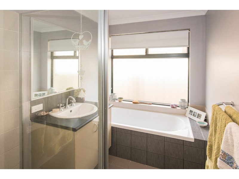 16 Alice Street, Yalyalup WA 6280