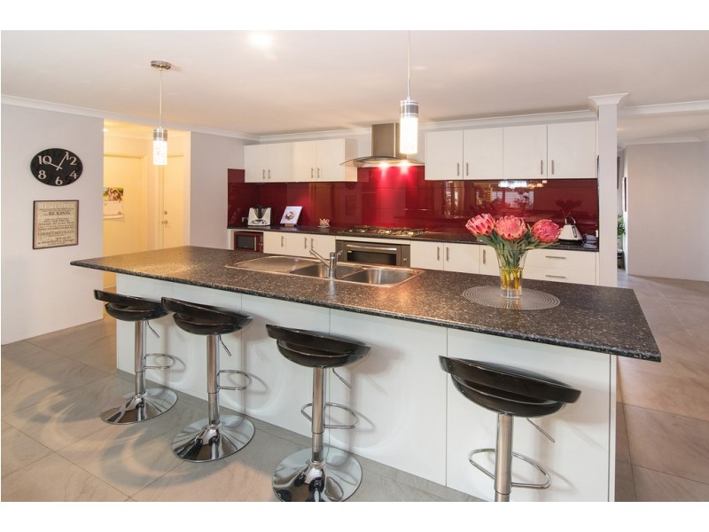 62 Santons Approach, Yalyalup WA 6280