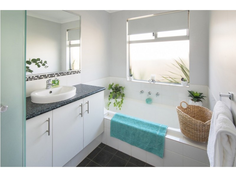 62 Santons Approach, Yalyalup WA 6280