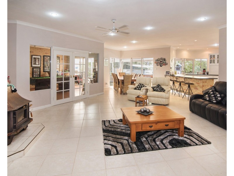 1 Kalgaritch Avenue, West Busselton WA 6280