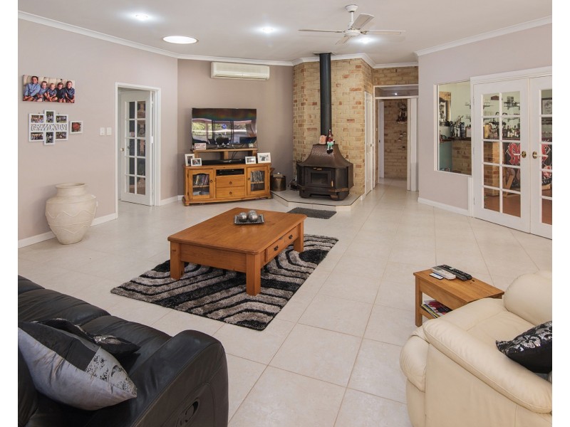 1 Kalgaritch Avenue, West Busselton WA 6280