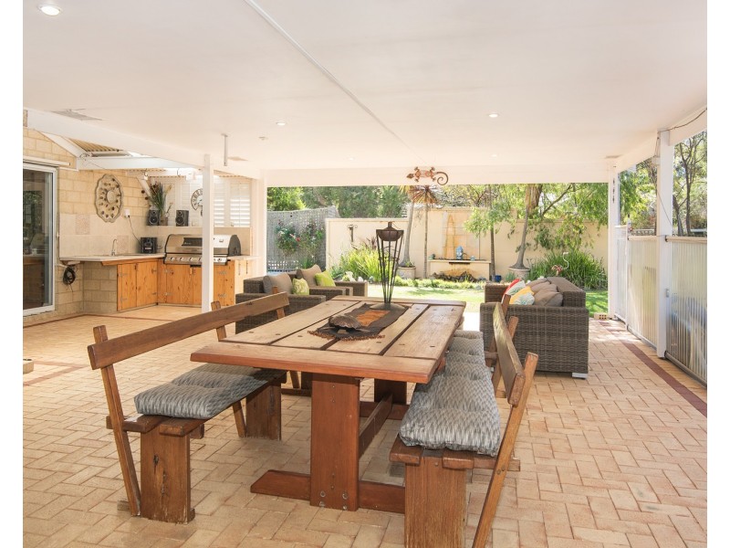 1 Kalgaritch Avenue, West Busselton WA 6280
