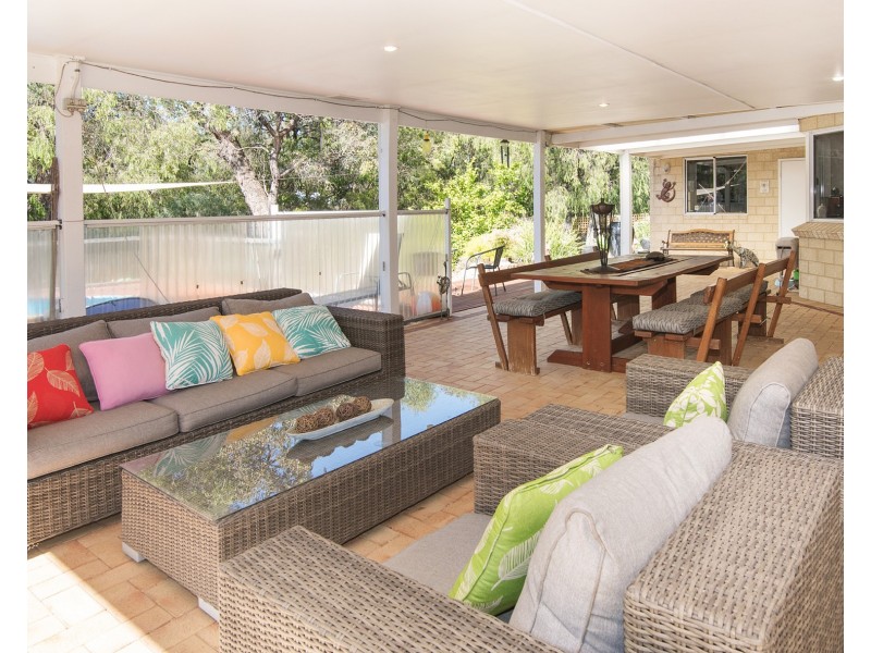 1 Kalgaritch Avenue, West Busselton WA 6280