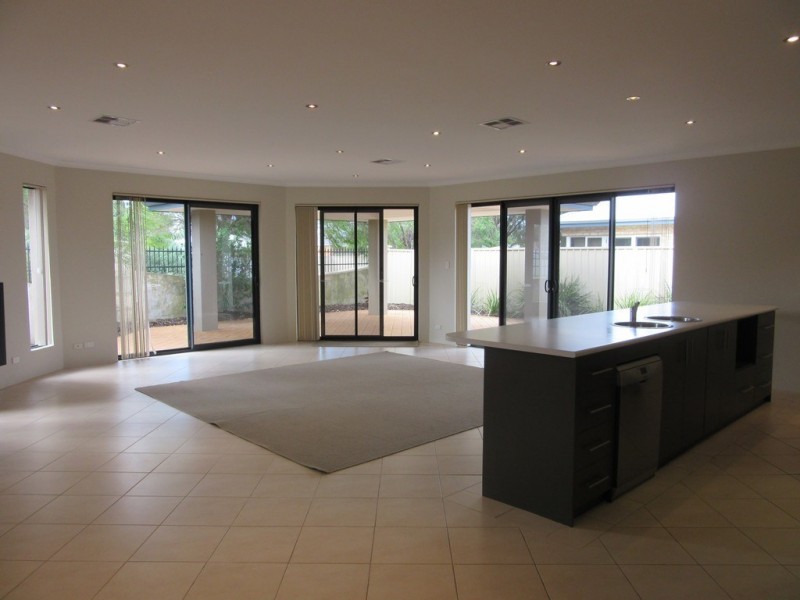 2/14 Thomas Street, Busselton WA 6280