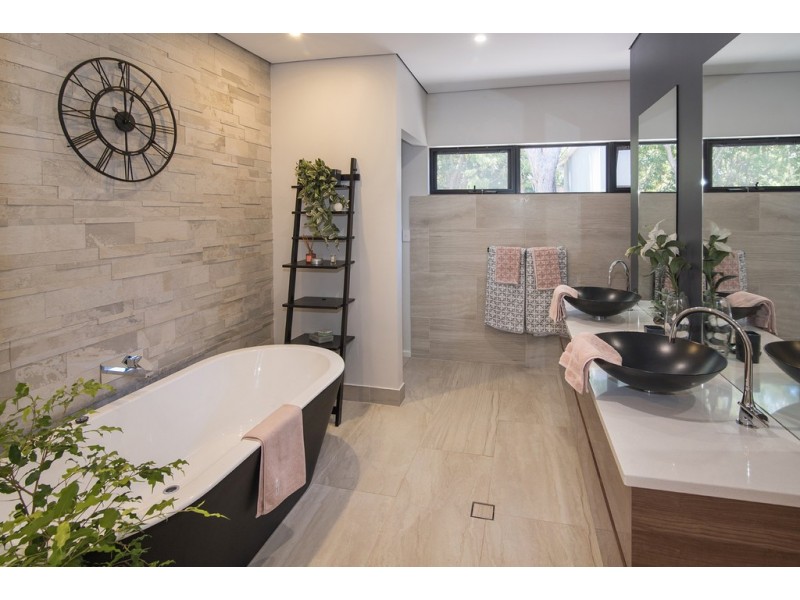 1A Furphy Place, West Busselton WA 6280