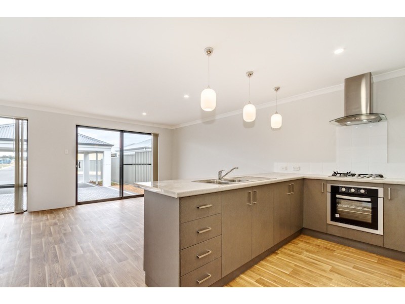 3/2 Mackerel Avenue, Kealy WA 6280