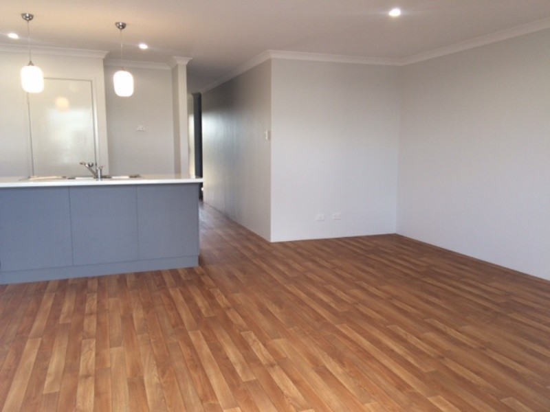 3/2 Mackerel Avenue, Kealy WA 6280