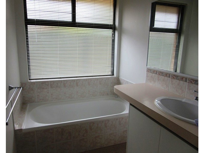 19 Honeyeater Crescent, Geographe WA 6280