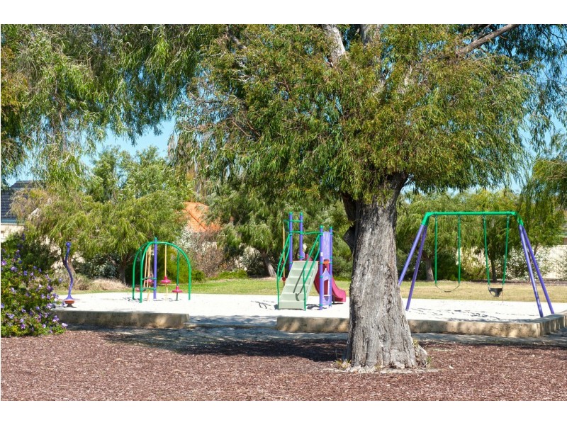 2/81 Fairbairn Road, Busselton WA 6280