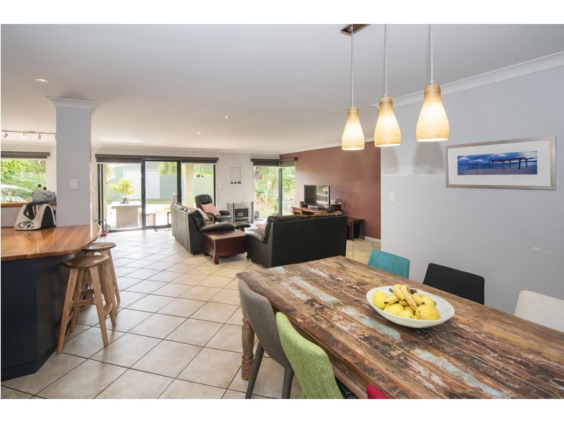 341 Bussell Highway, Broadwater WA 6280