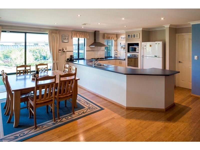 7 Esperia Close, West Busselton WA 6280