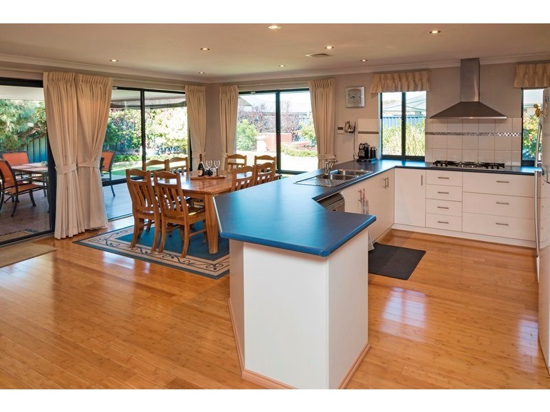 7 Esperia Close, West Busselton WA 6280