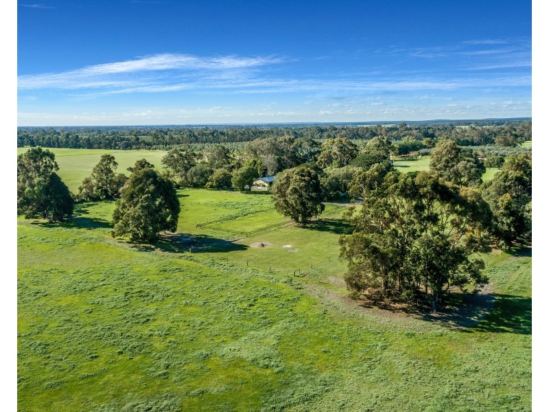 64 Espinos Road, Sabina River WA 6280