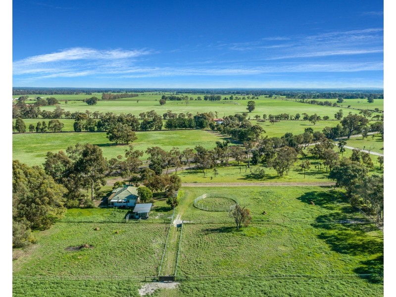 64 Espinos Road, Sabina River WA 6280