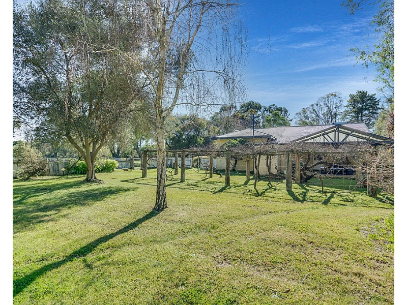 64 Espinos Road, Sabina River WA 6280